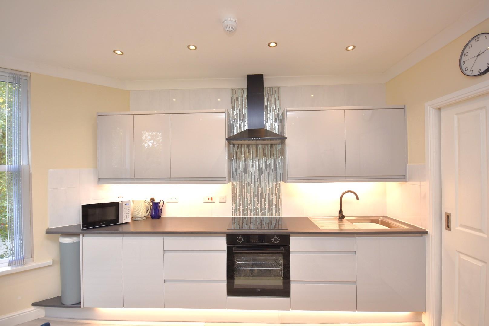 Flat 4 19 Victoria Road Penarth CF64 3EG